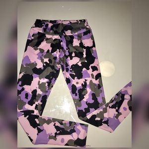 NWOT Camouflaged Pattern Leggings Size L